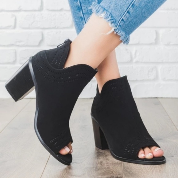 Laser Detailed Chunky Heel Peep Toe Booties - Picture 2 of 8